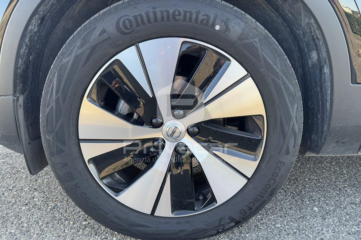 VOLVO XC40 T2 Momentum Pro