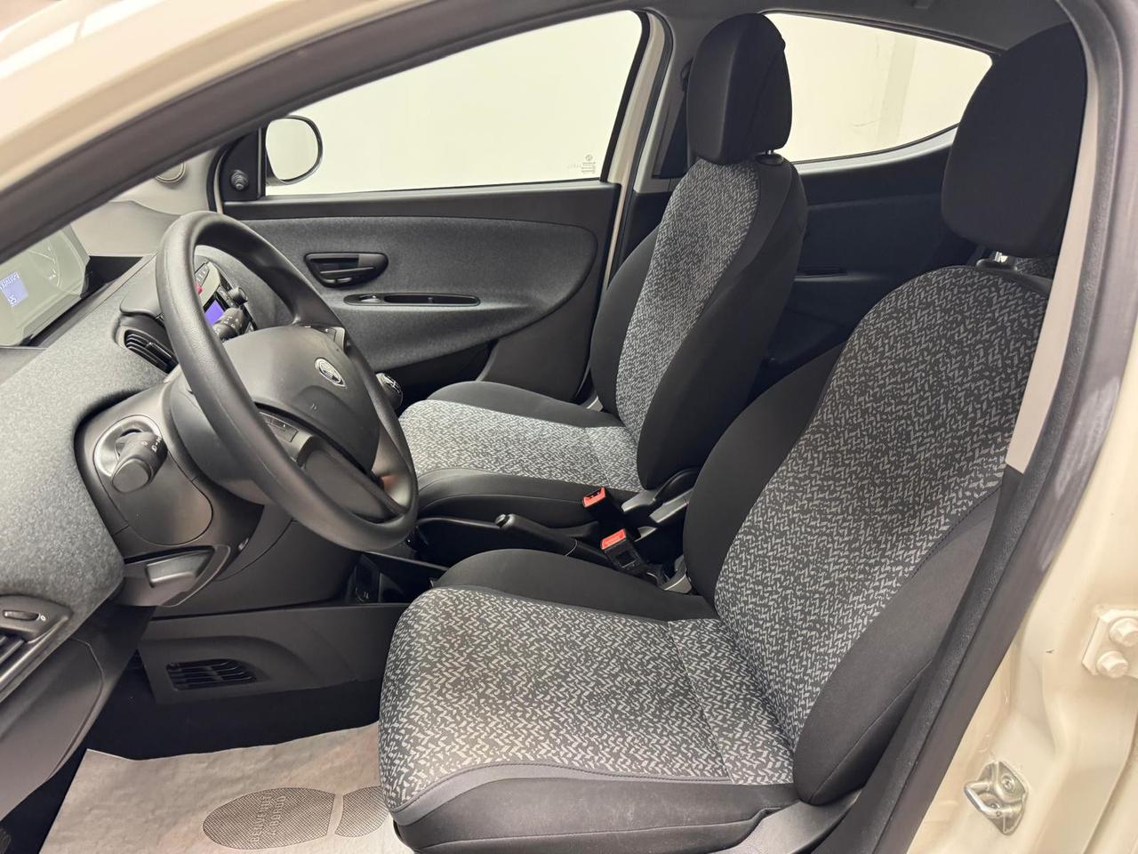 LANCIA Ypsilon III 2021 - Ypsilon 1.0 firefly hybrid Silver s&s 70c