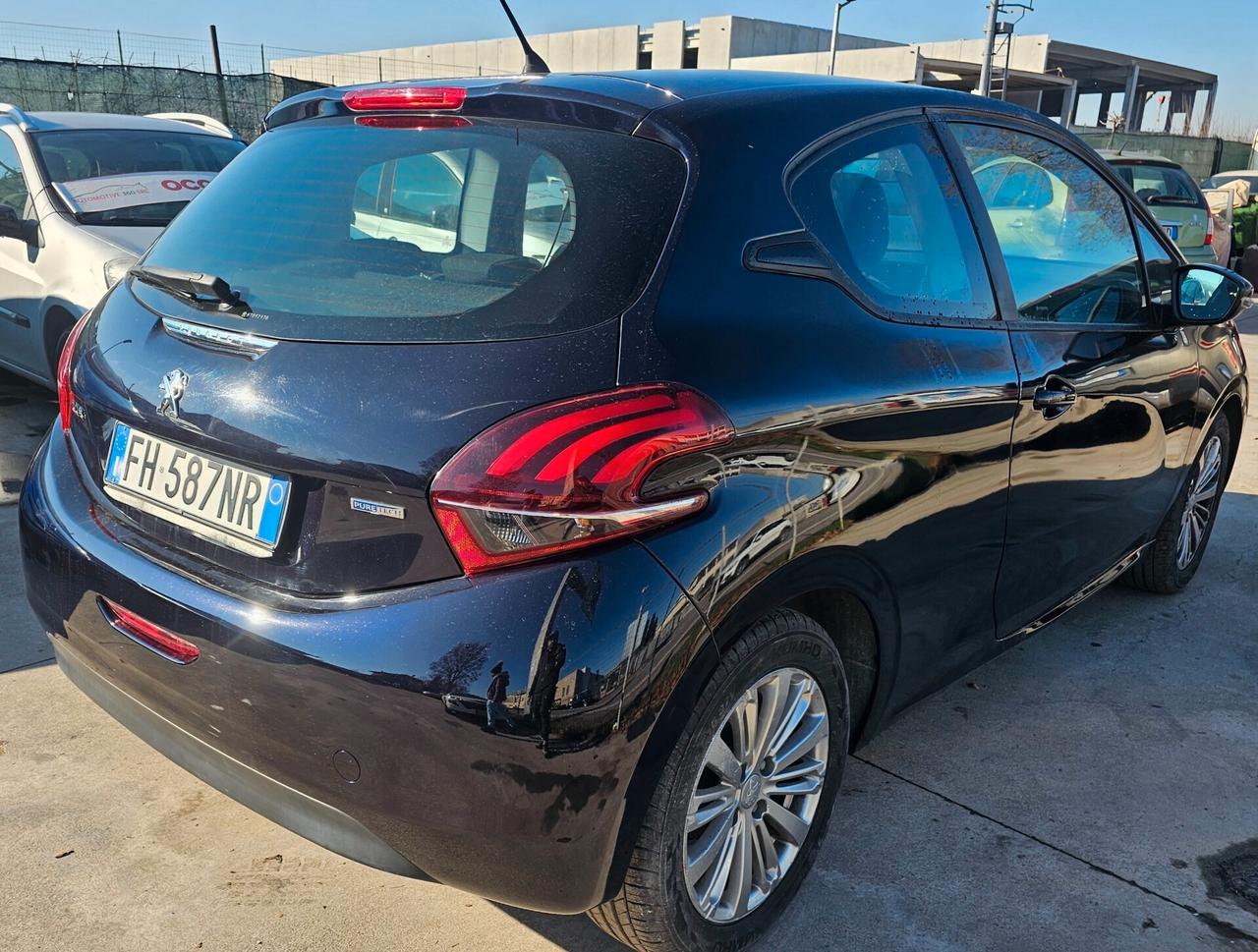 Peugeot 208 GPL GUIDABILE DA NEOPATENTATI