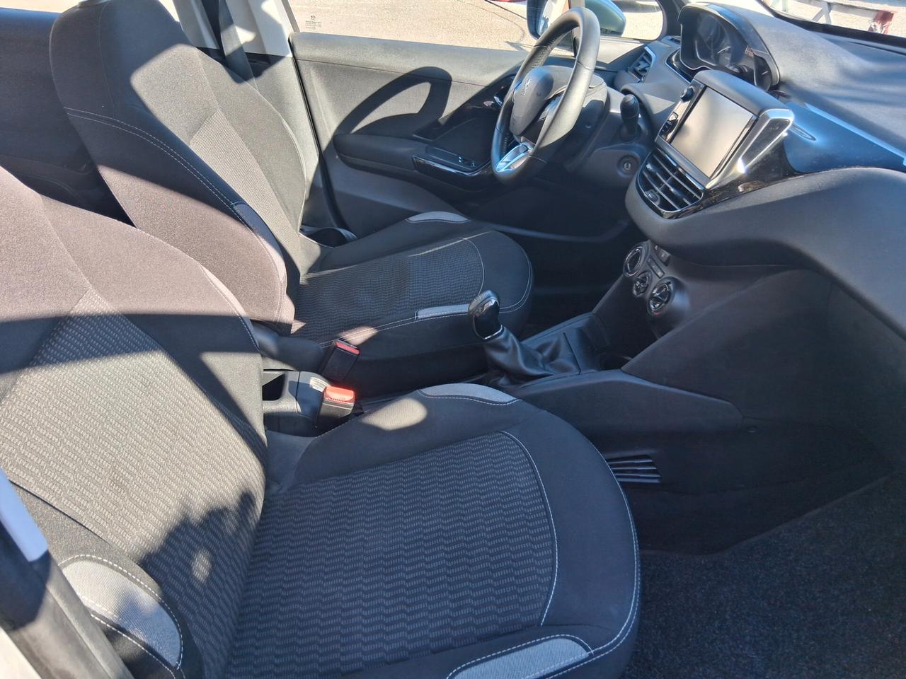 Peugeot 208 PureTech 82 5 porte Allure