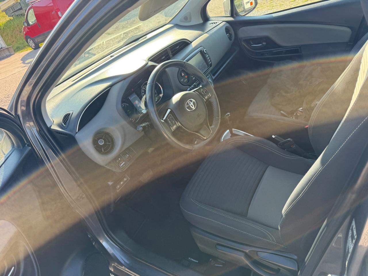 Toyota Yaris 1.5 Hybrid 5 porte Business