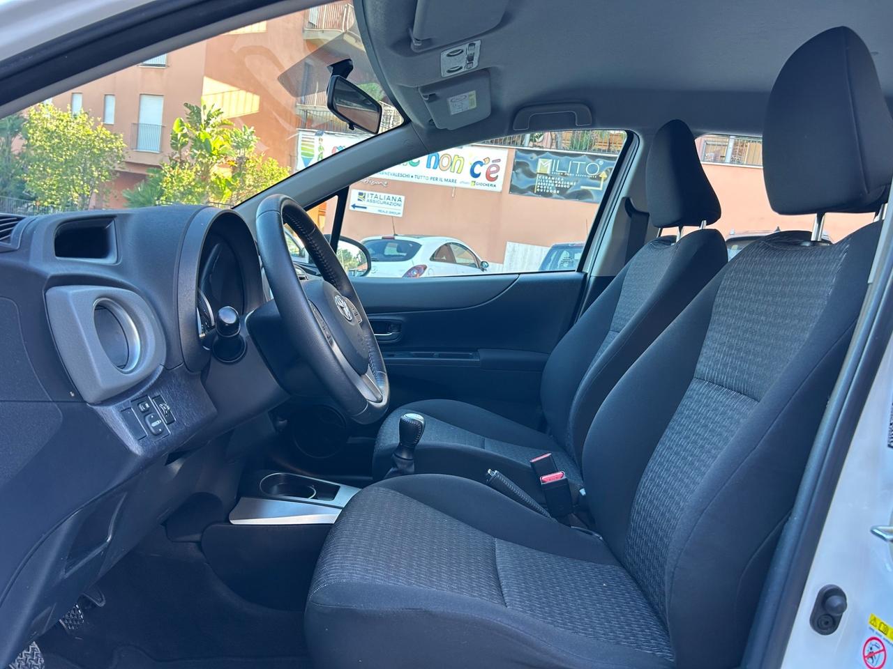 Toyota Yaris 1.0 b. solo 97000 km
