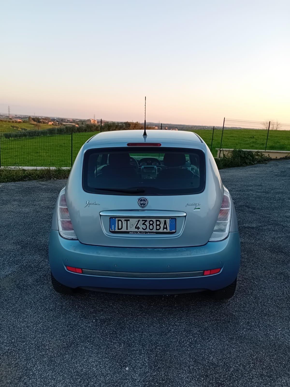 Lancia Ypsilon 1.3 MJT 75 CV Oro