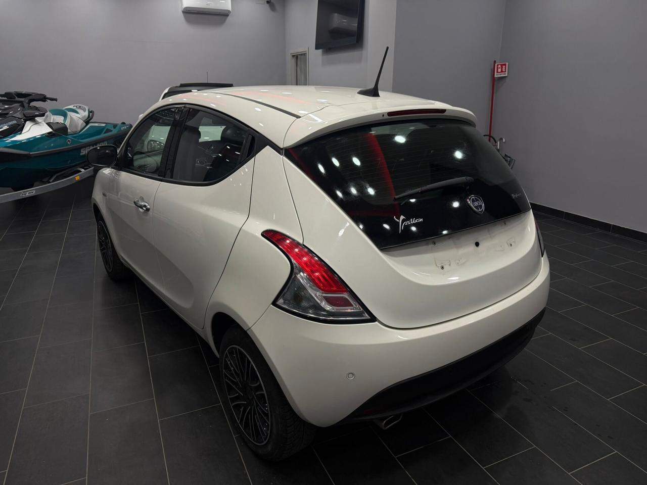 Lancia Ypsilon 1.0 FireFly 5 porte S&S Hybrid Ecochic Gold