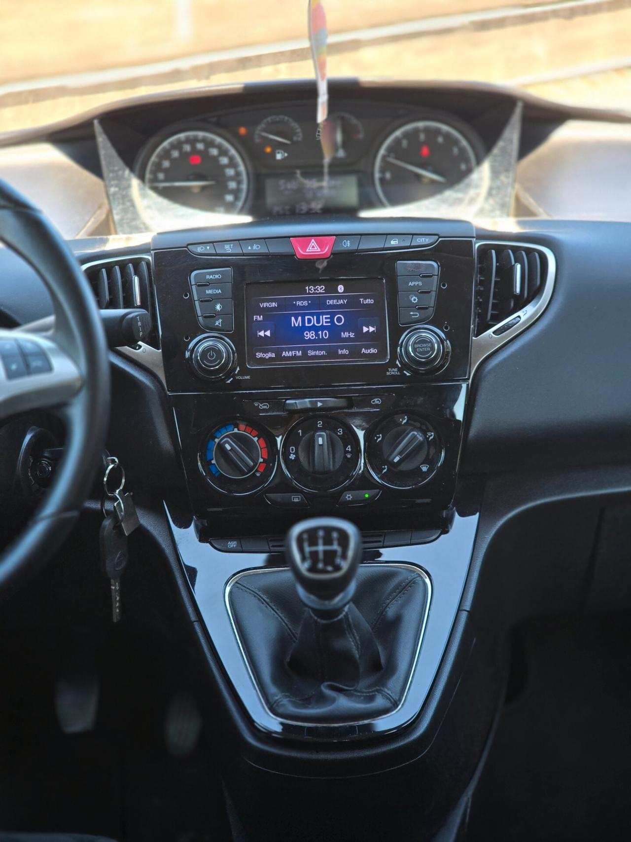Lancia Ypsilon 1.2 69 CV 5 porte Unyca
