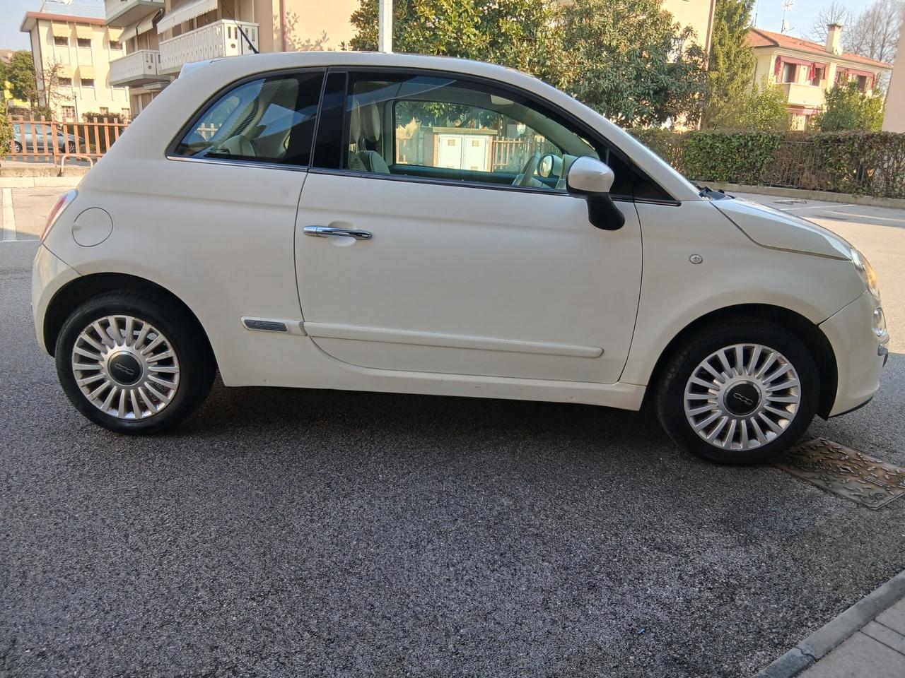 Fiat 500 1.2 Lounge + Navi OK per neo patentato