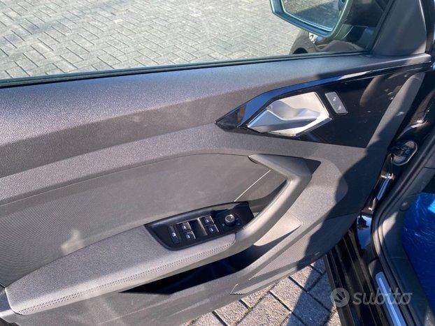 AUDI A1 SPB 30 TFSI Identity Black EDITION