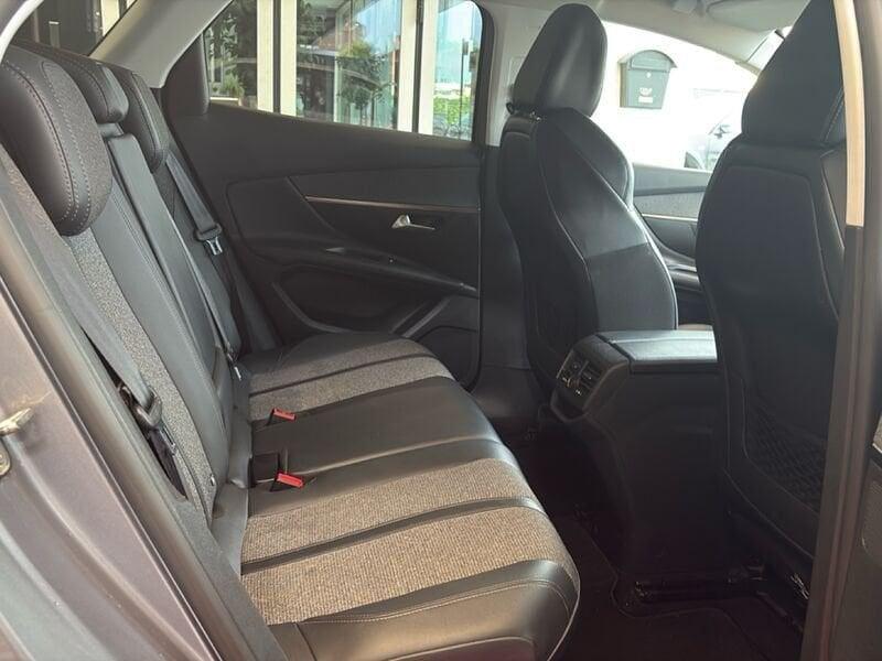 Peugeot 3008 BlueHDI 130 EAT8 S&S Allure *Promo*
