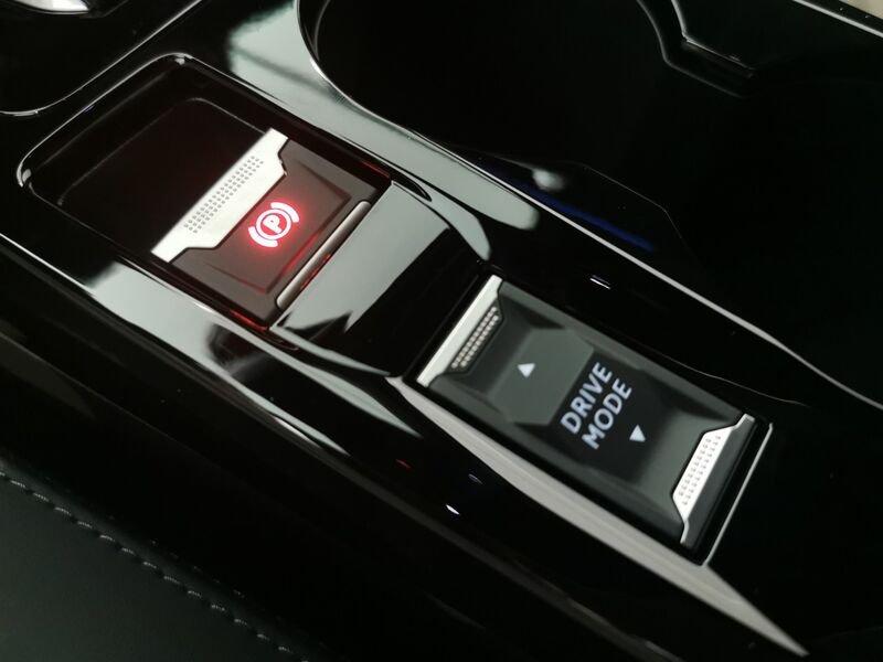 Peugeot 2008 Hybrid 145cv e-DCS6 GT Exclusive auto