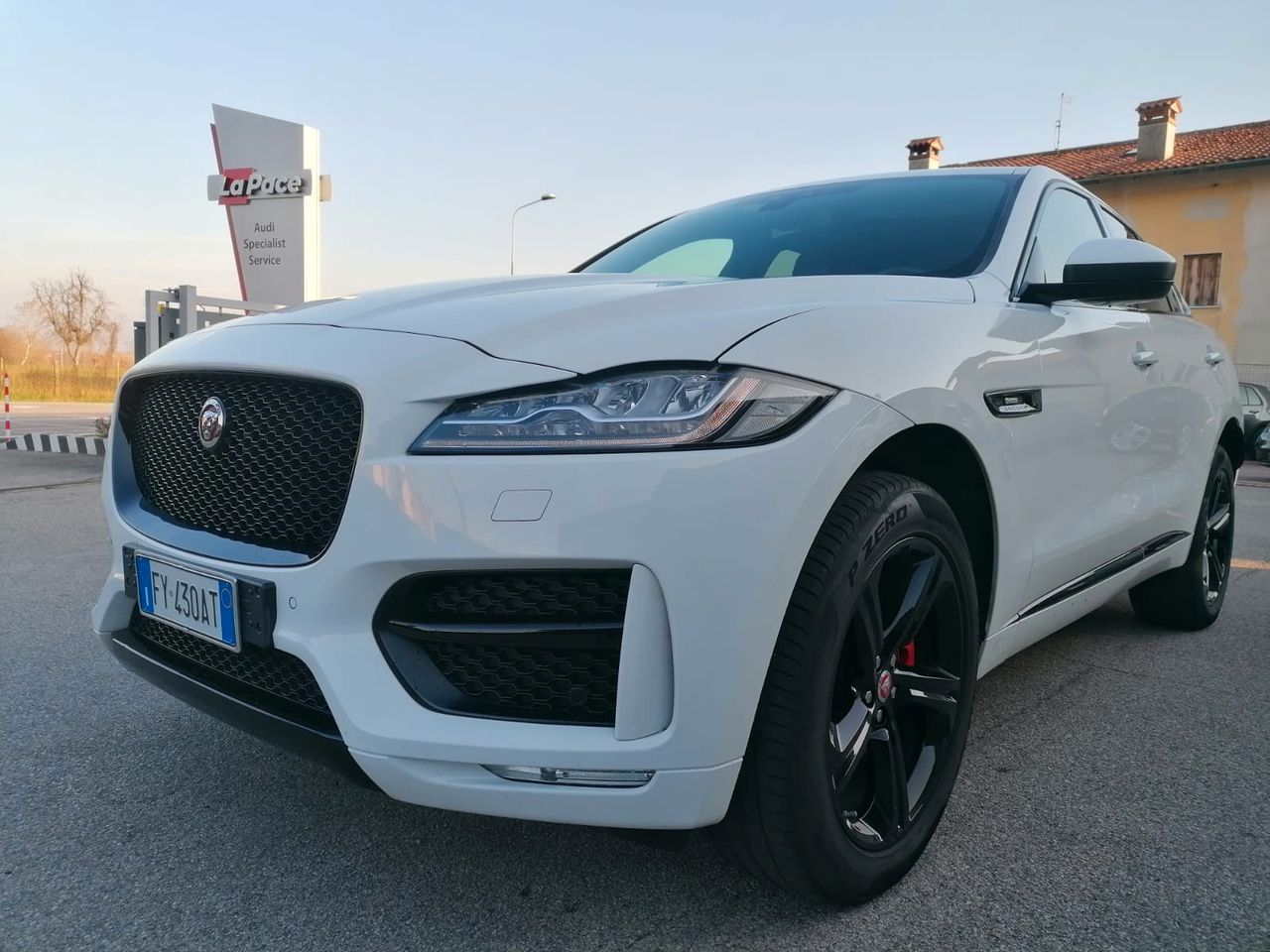 Jaguar F-Pace 2.0 D 180 CV AWD aut. R-Sport