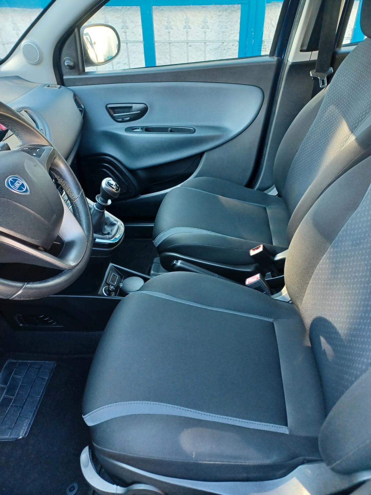 Lancia Ypsilon 1.2 5 porte Gold ANNO 2017 EURO 6