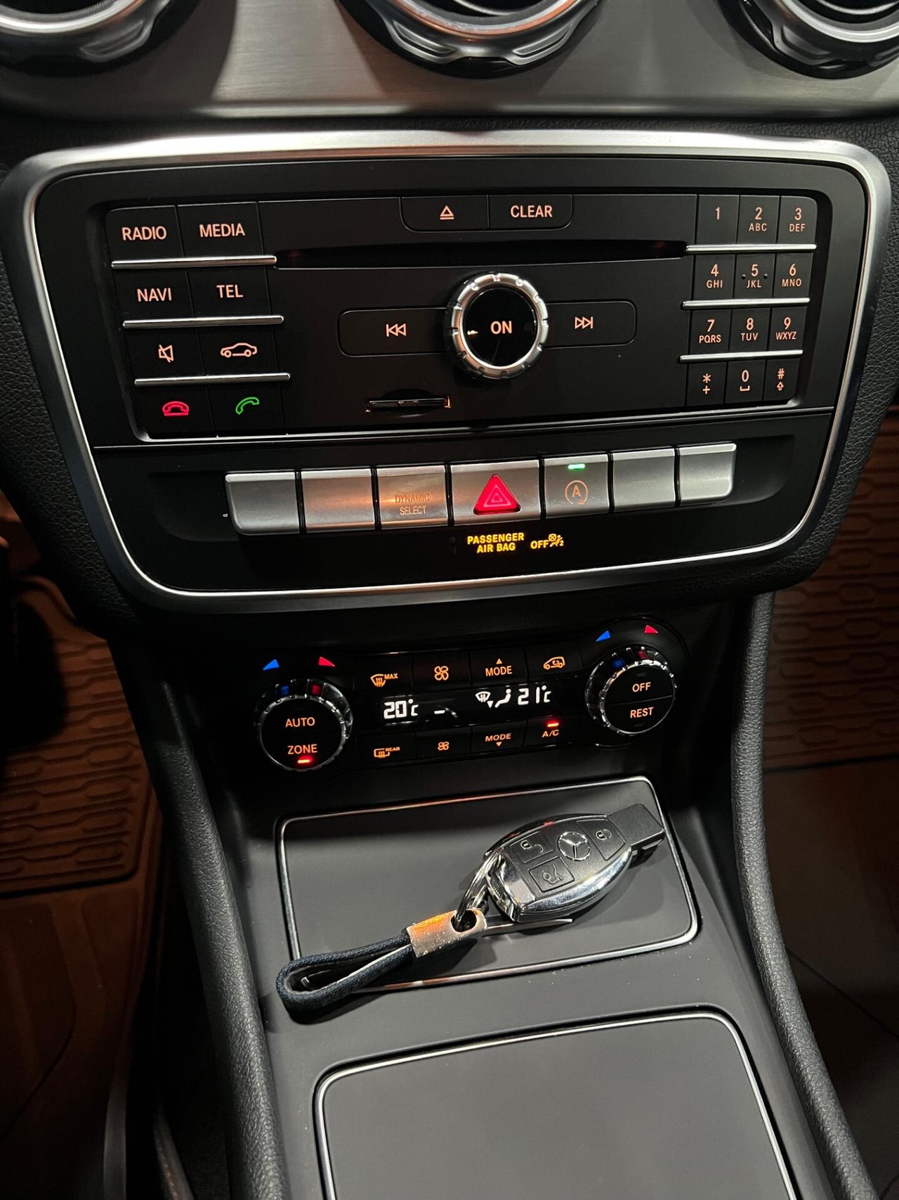 Mercedes Benz GLA 200d Aut. Premium AMG 136 cv