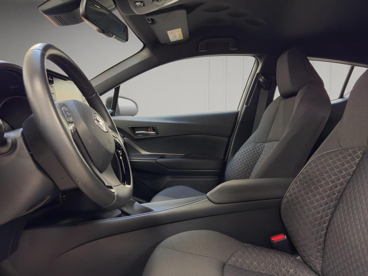 Toyota C-HR 1.8h Business e-cvt