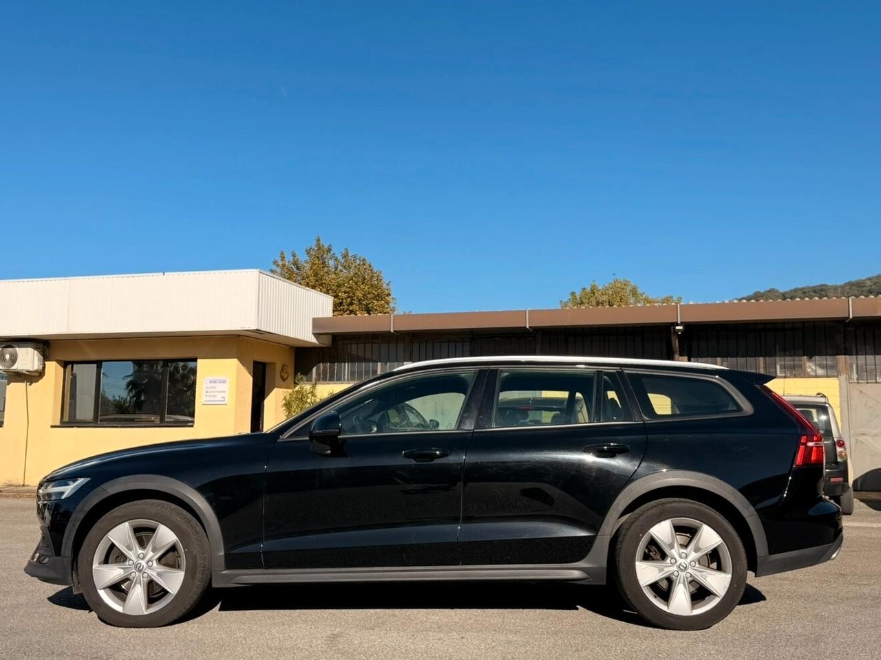 Volvo V60 Cross Country D4 AWD Geartronic Business Pro