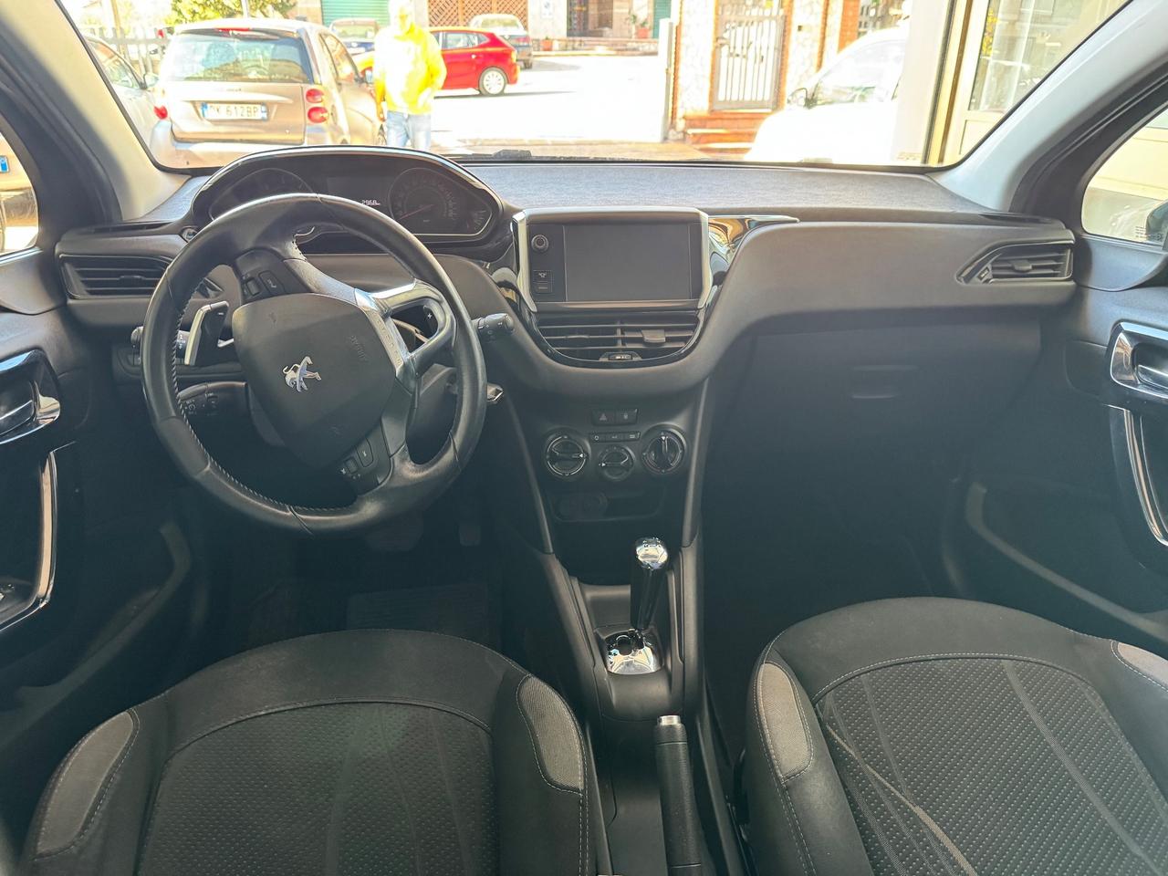 Peugeot 208 1.4 e-HDi 68 CV S&S robotizzato 5 porte Active