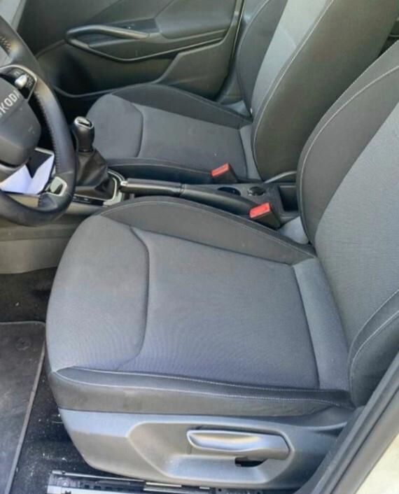 Skoda Fabia 1.0 MPI 80 CV Young Edition Retrocamera
