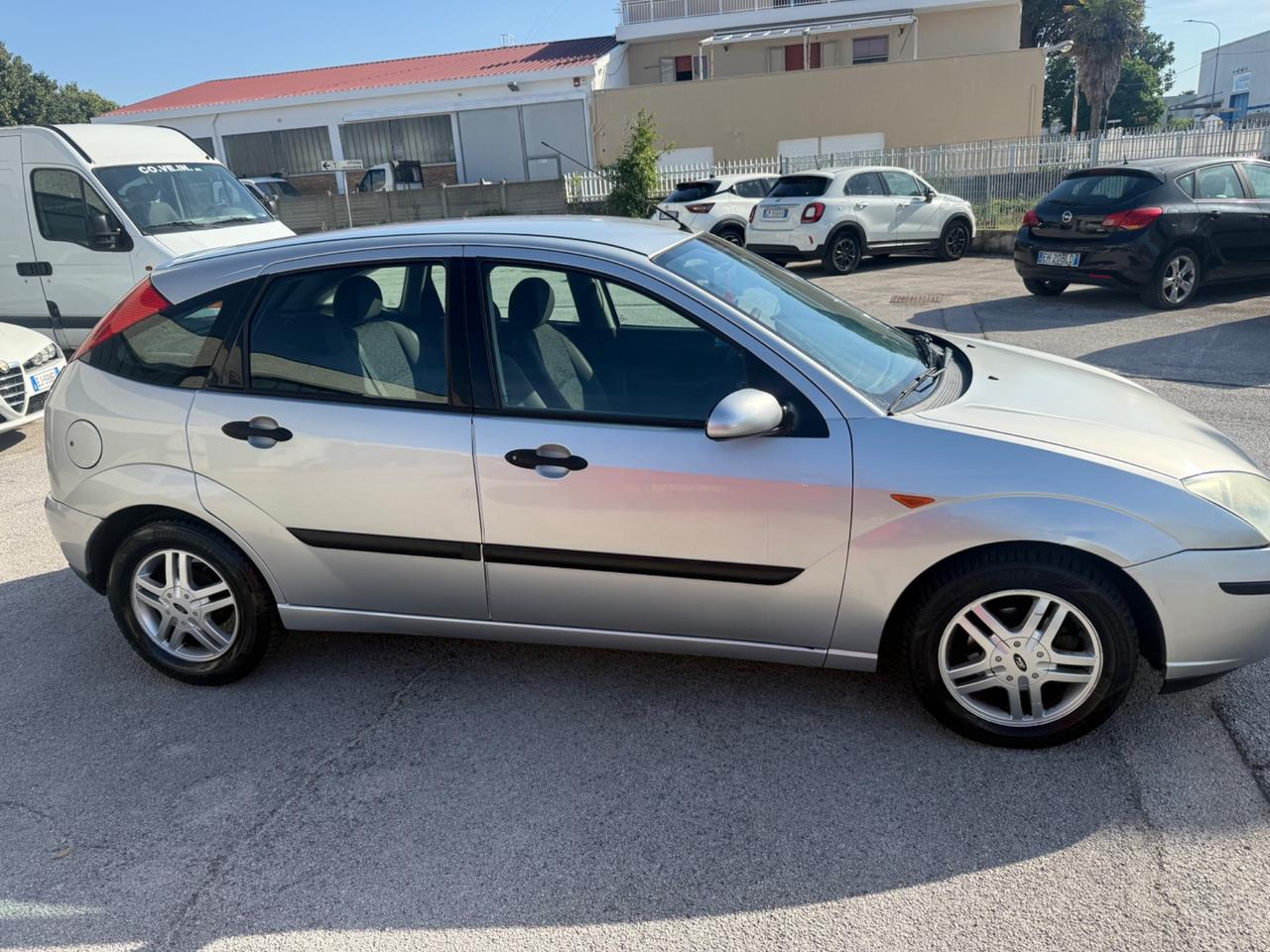Ford Focus 1.8 TDDi cat 5p. Ghia