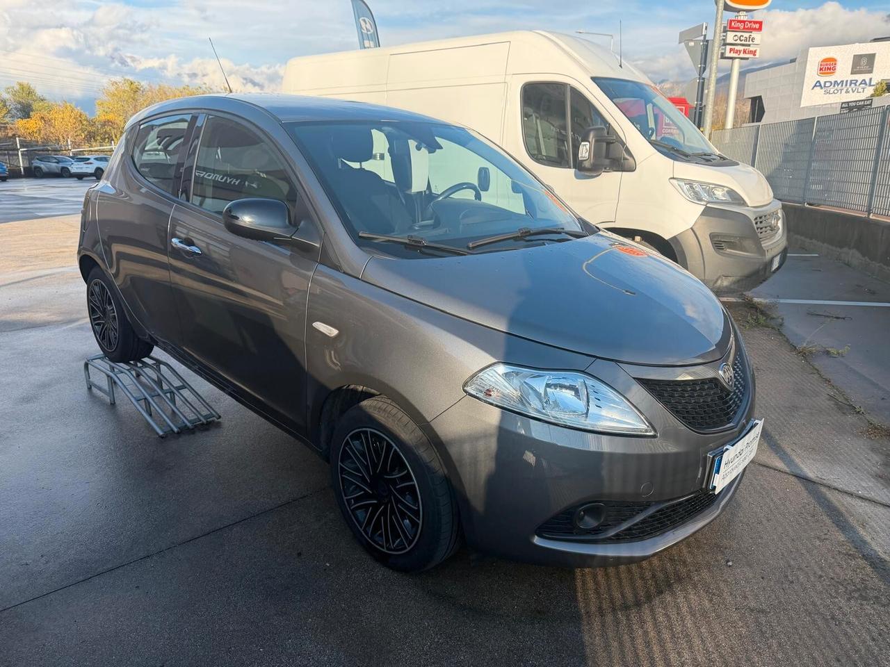 Lancia Ypsilon 1.2 69 CV 5 porte Silver
