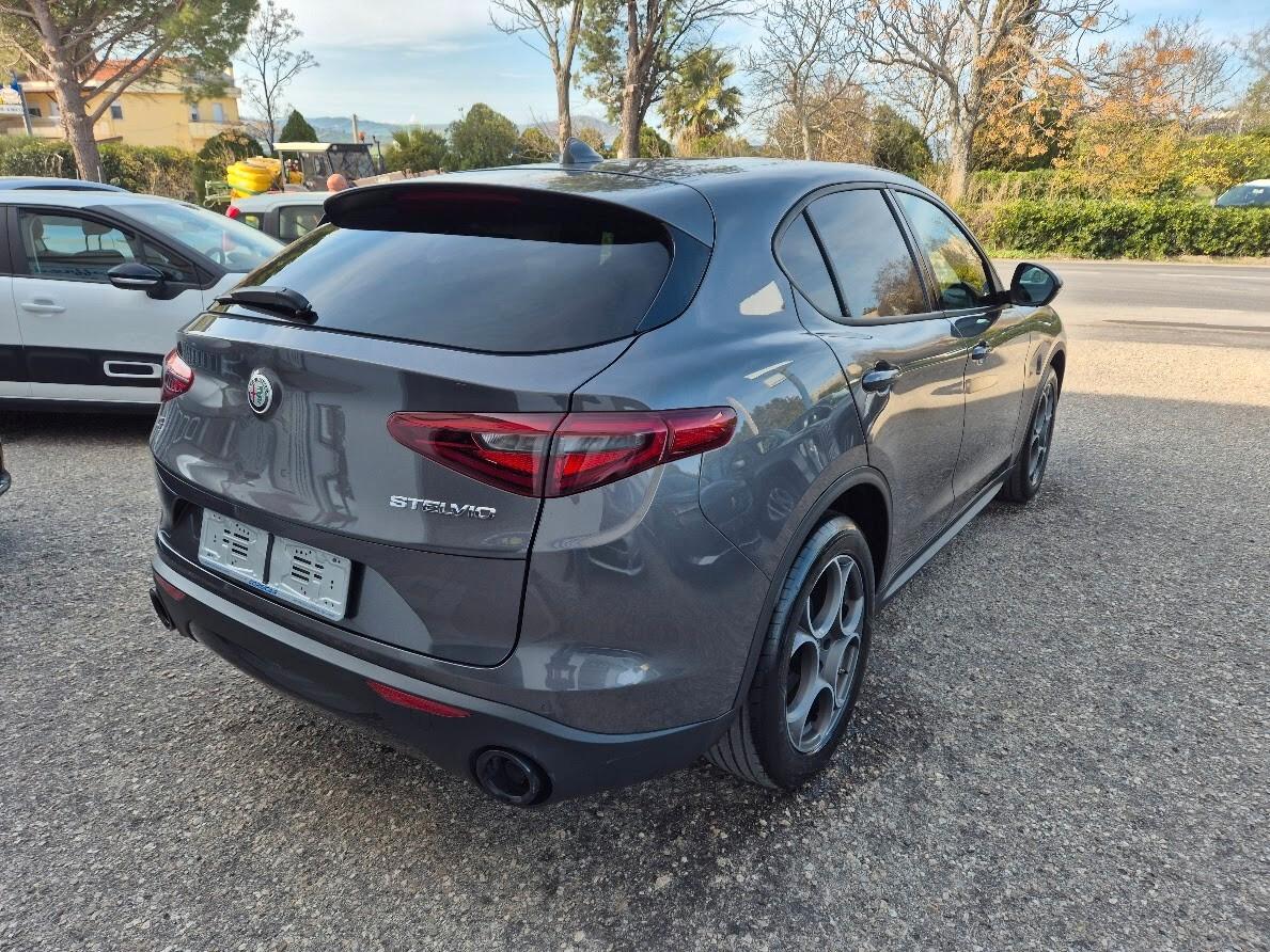 Alfa Romeo Stelvio 2.2 Turbodiesel 190 CV AT8 Q4 Sprint