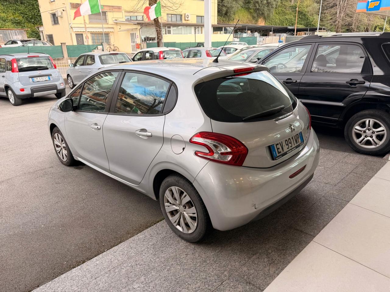 Peugeot 208 1.4 HDi 68 CV 5 porte Allure