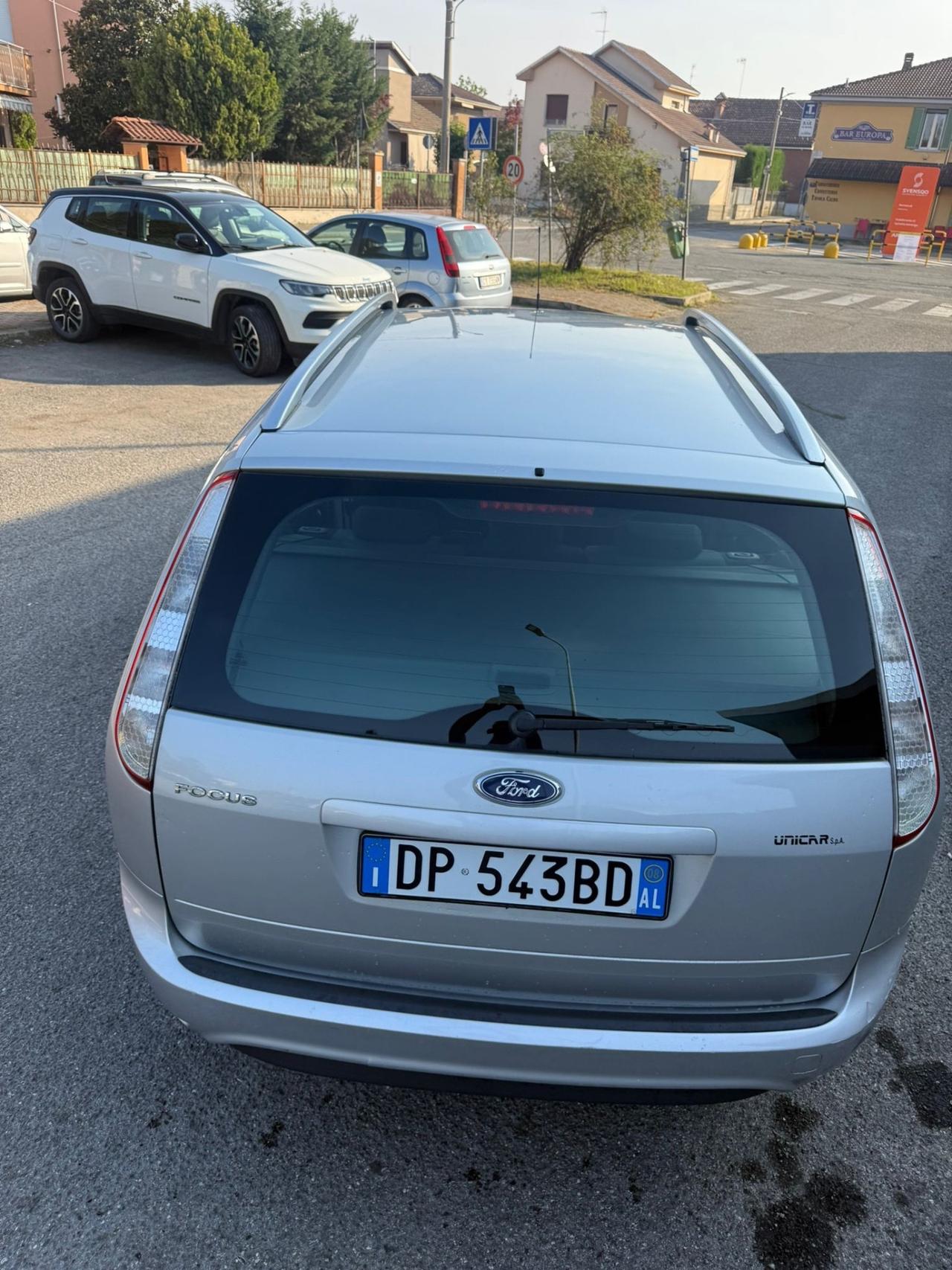 FORD FOCUS 1.6 BENZINA NEOPATENTATI OTTIME CONDIZIONI