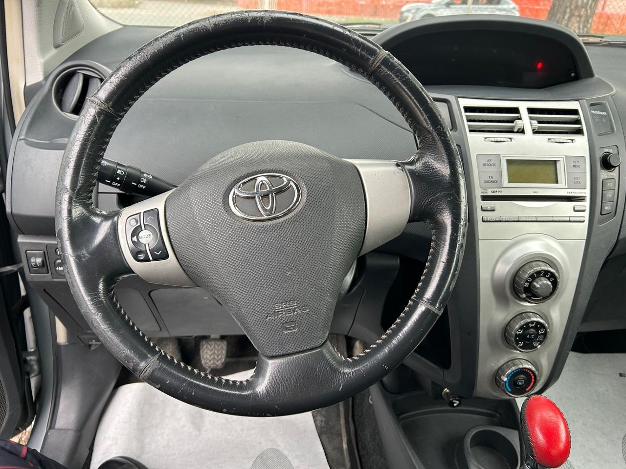 Toyota Yaris 1.0 benzina 5 porte *NEOPATENTATI*