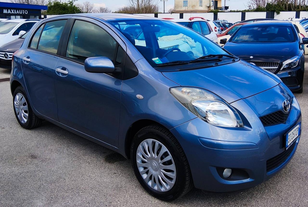Toyota Yaris 1.3 4 CILINDRI!