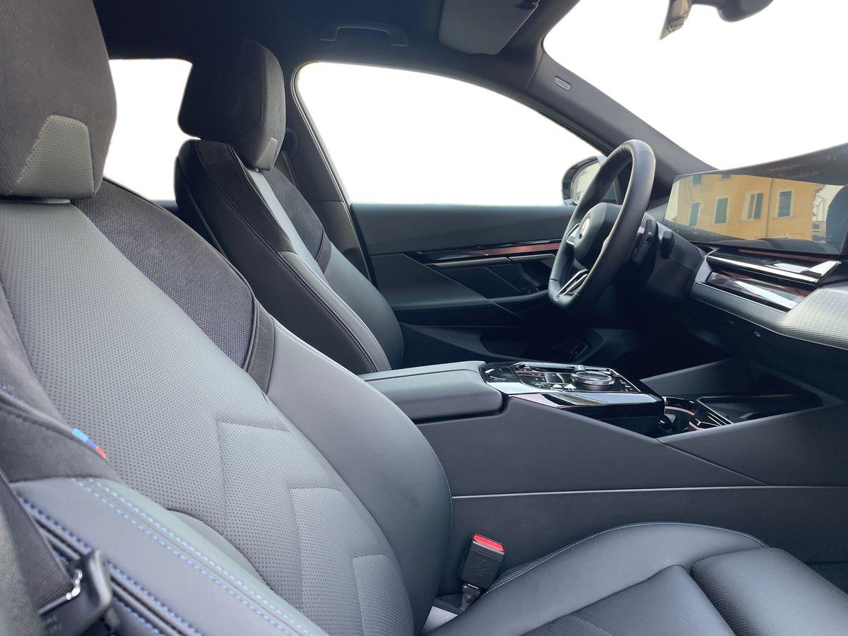BMW 540d Touring 48V xdrive MSport Pro auto