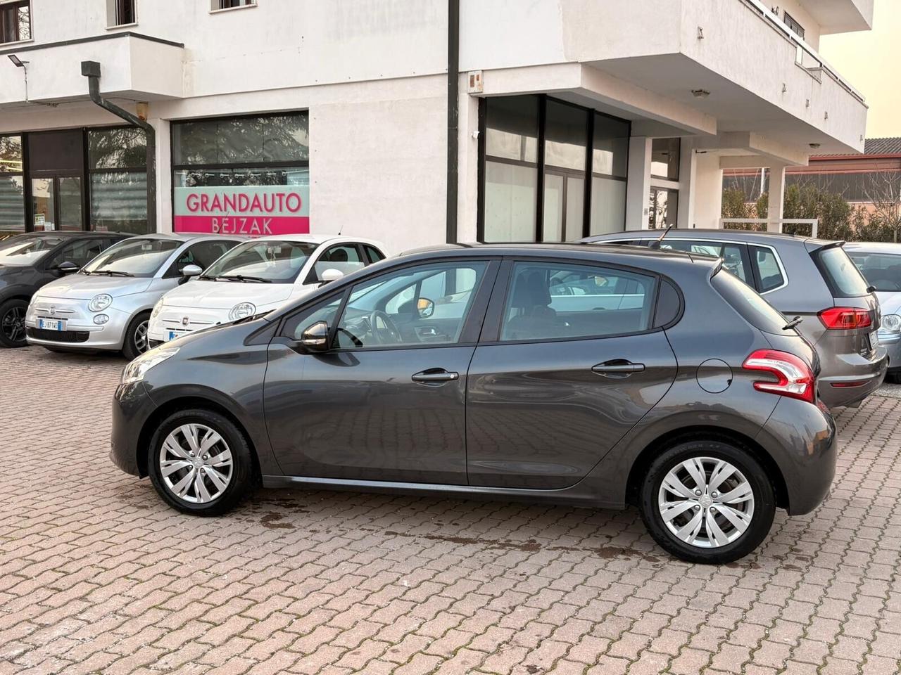 Peugeot 208 1.4 HDi 68 CV 5 porte Allure