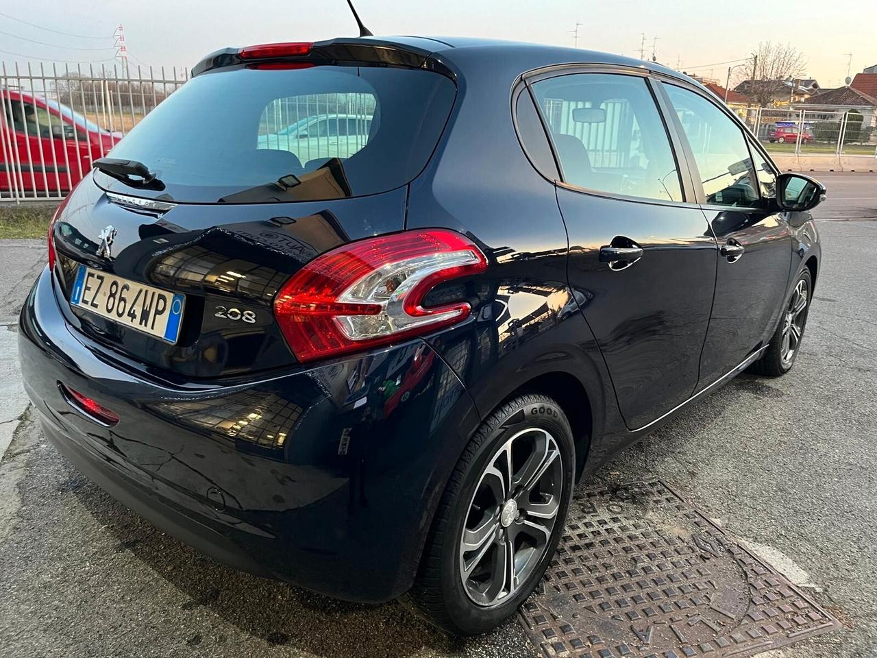 Peugeot 208 1.4 HDi 68 CV 5 porte Allure OK NEOPATENTATI