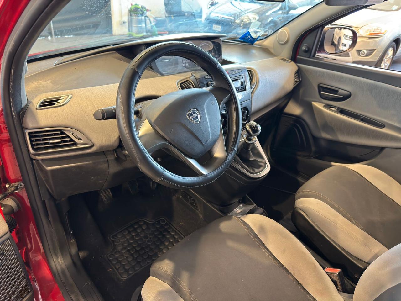 Lancia Ypsilon 1.2 69 CV 5 porte GPL Ecochic Silver