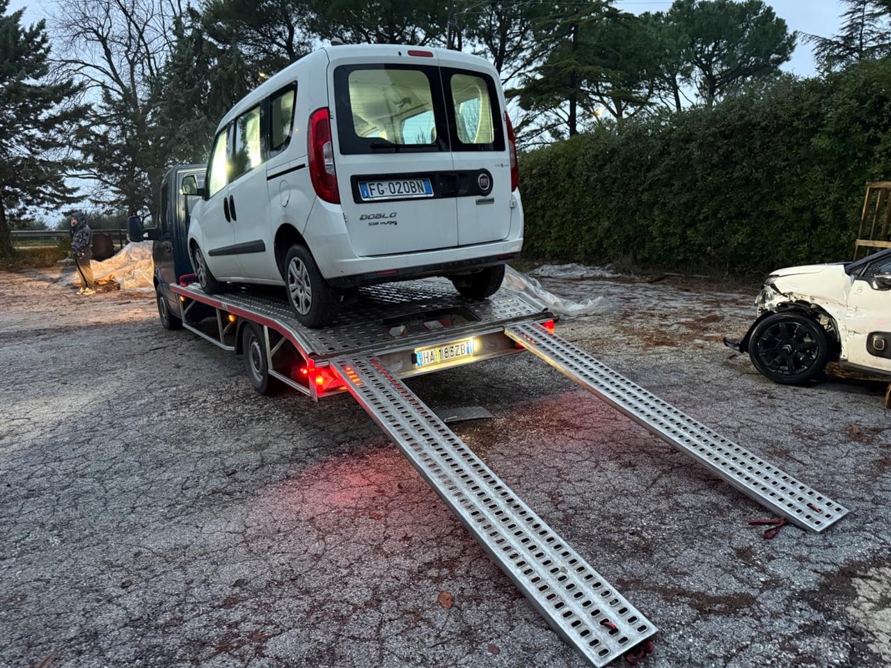Carroattrezzi patente B portata 1456Kg euro5B bi-turbo