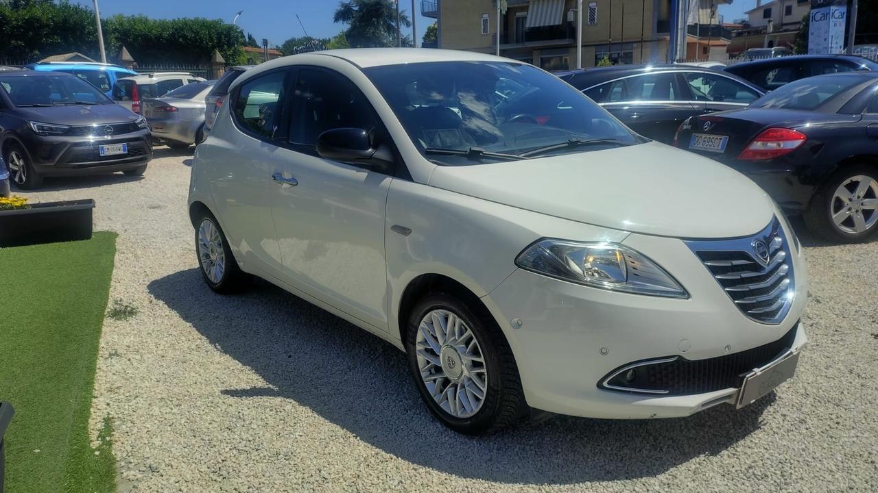 Lancia Ypsilon 1.2 69 CV 5 porte GPL Ecochic Silver