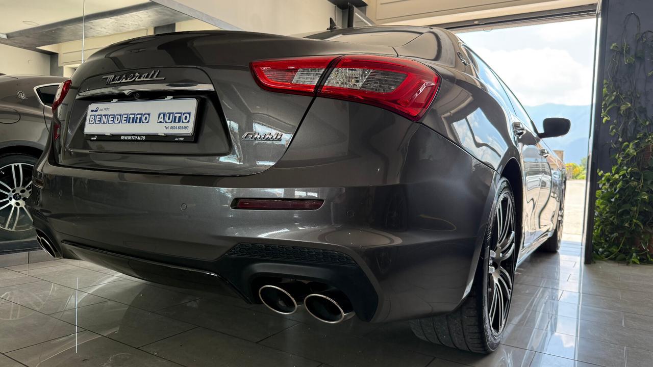 Maserati Ghibli V6 Diesel 275 CV Gransport TETTO