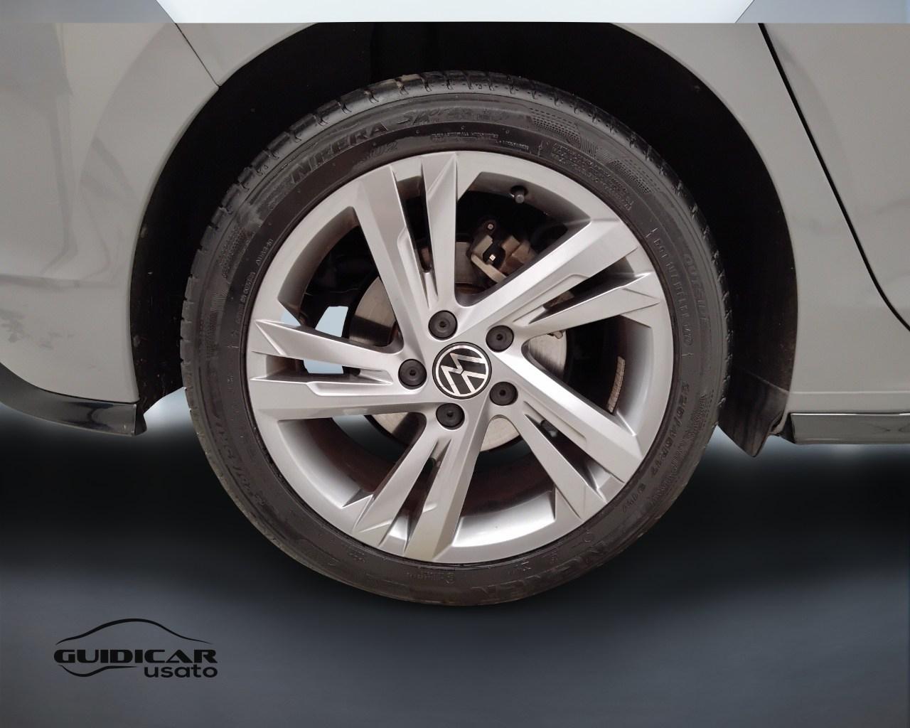 VOLKSWAGEN Golf VIII 2020 - Golf 1.5 etsi evo R-Line 130cv dsg