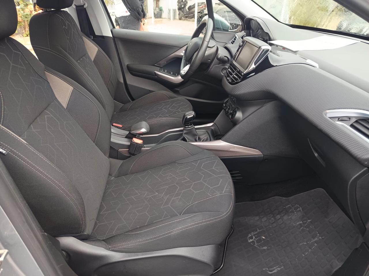 Peugeot 2008 PureTech 82 Allure Tua a 129€/mese