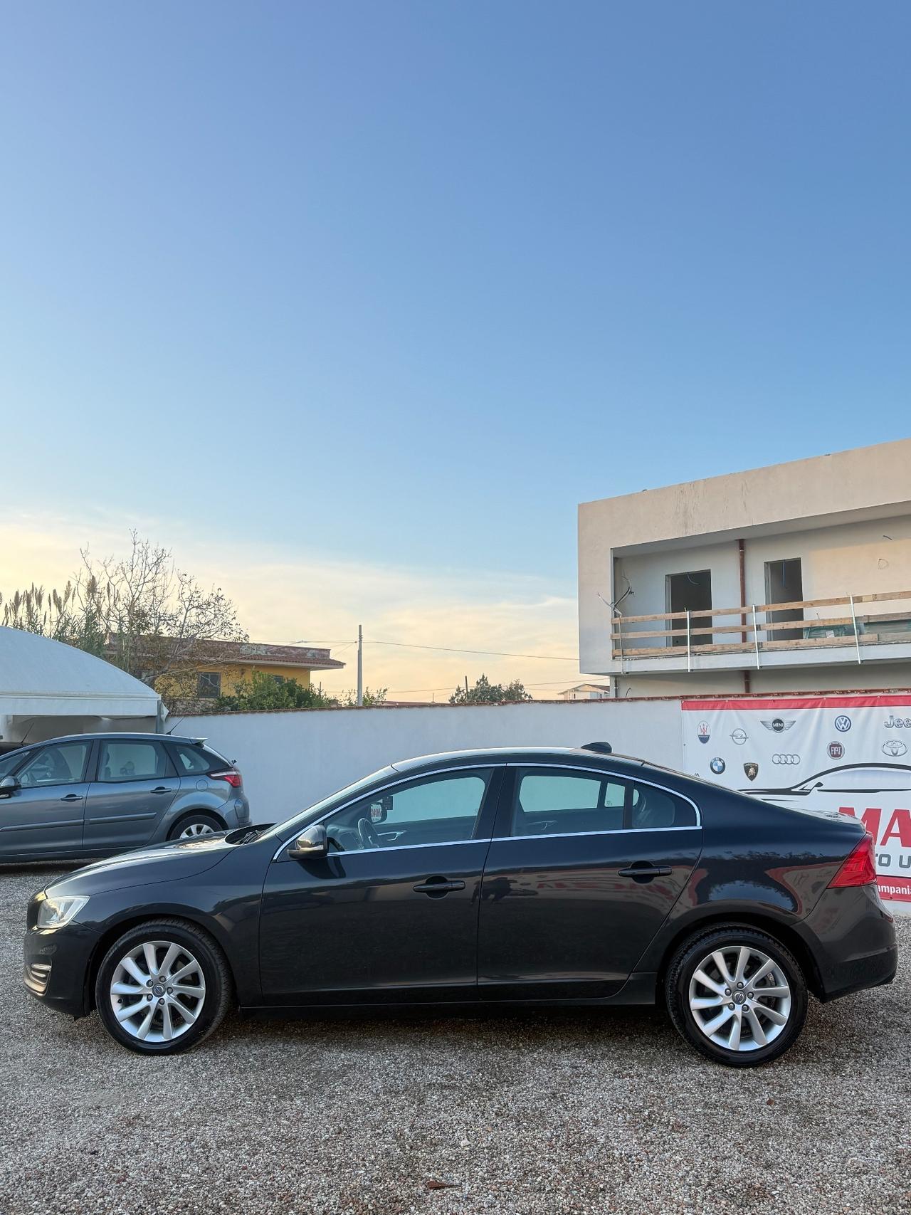 Volvo S60 D5 AWD Geartronic Momentum