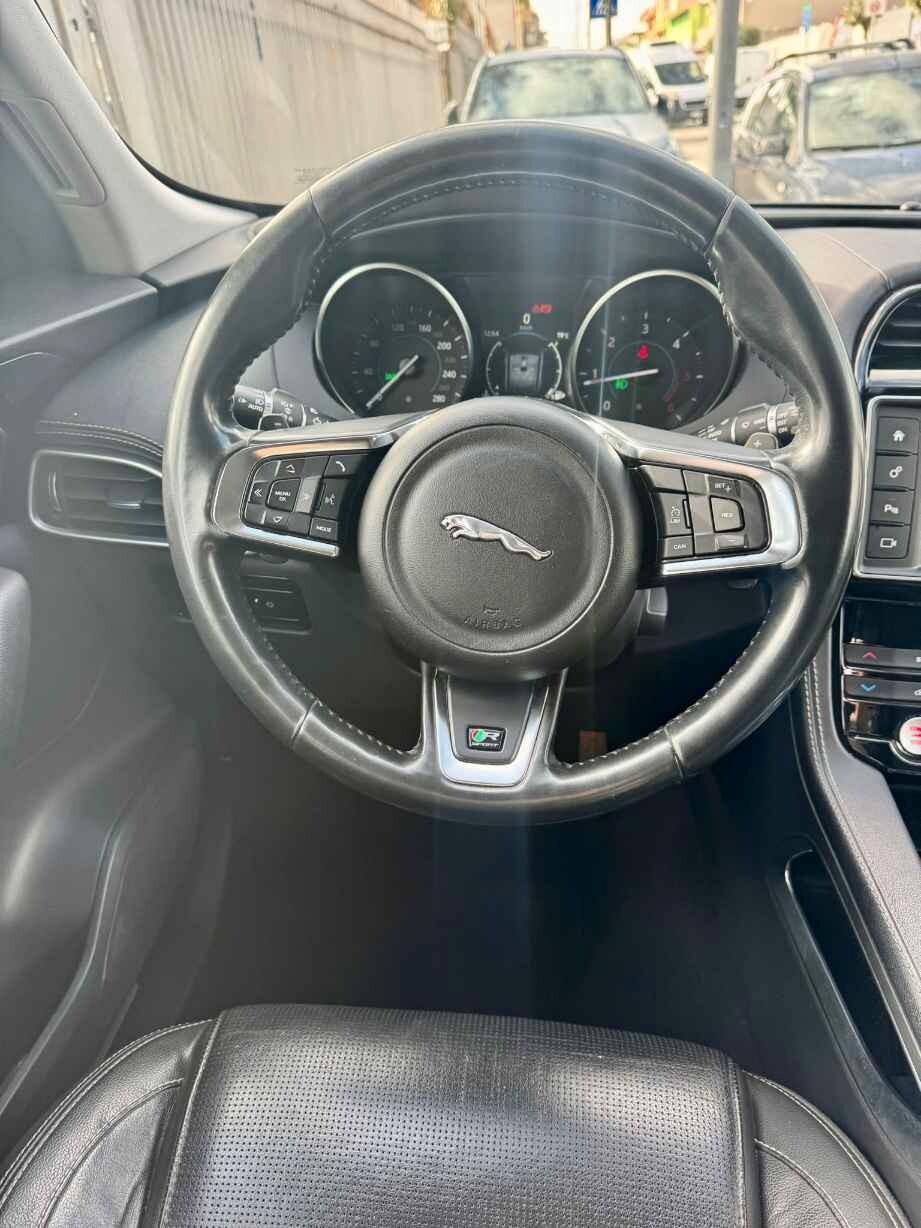 Jaguar F-Pace 2.0 D 180 CV R-Sport