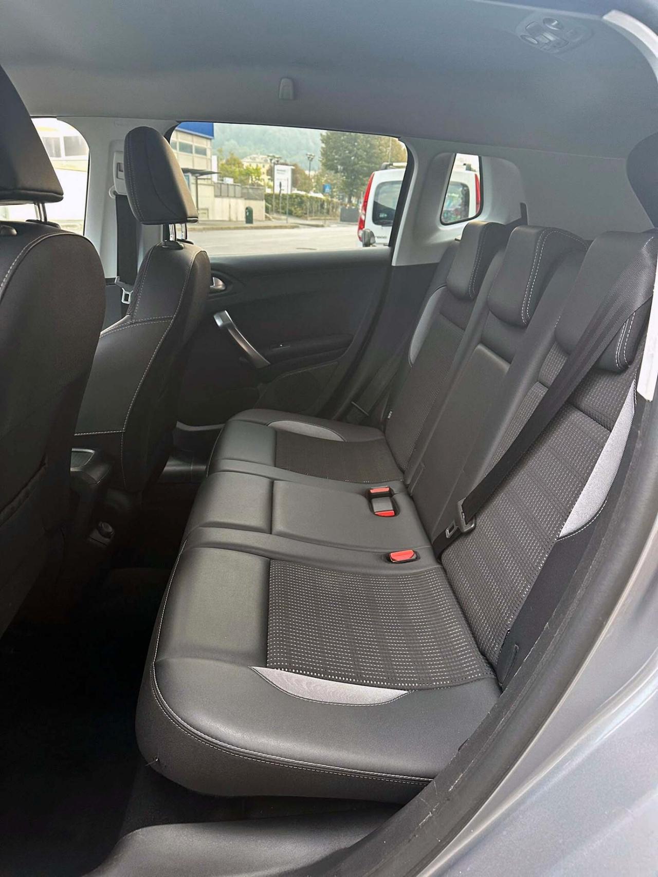 Peugeot 2008 BlueHDi 100 CV Black Matt 2 Proprietari Retrocamera Grip Control