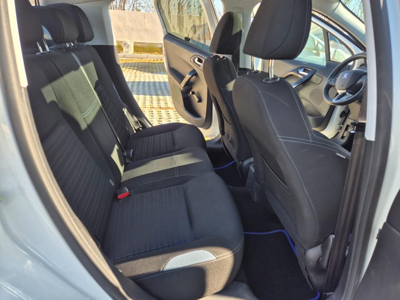 Peugeot 208 1.4 HDi 5 porte Allure tetto panoramico