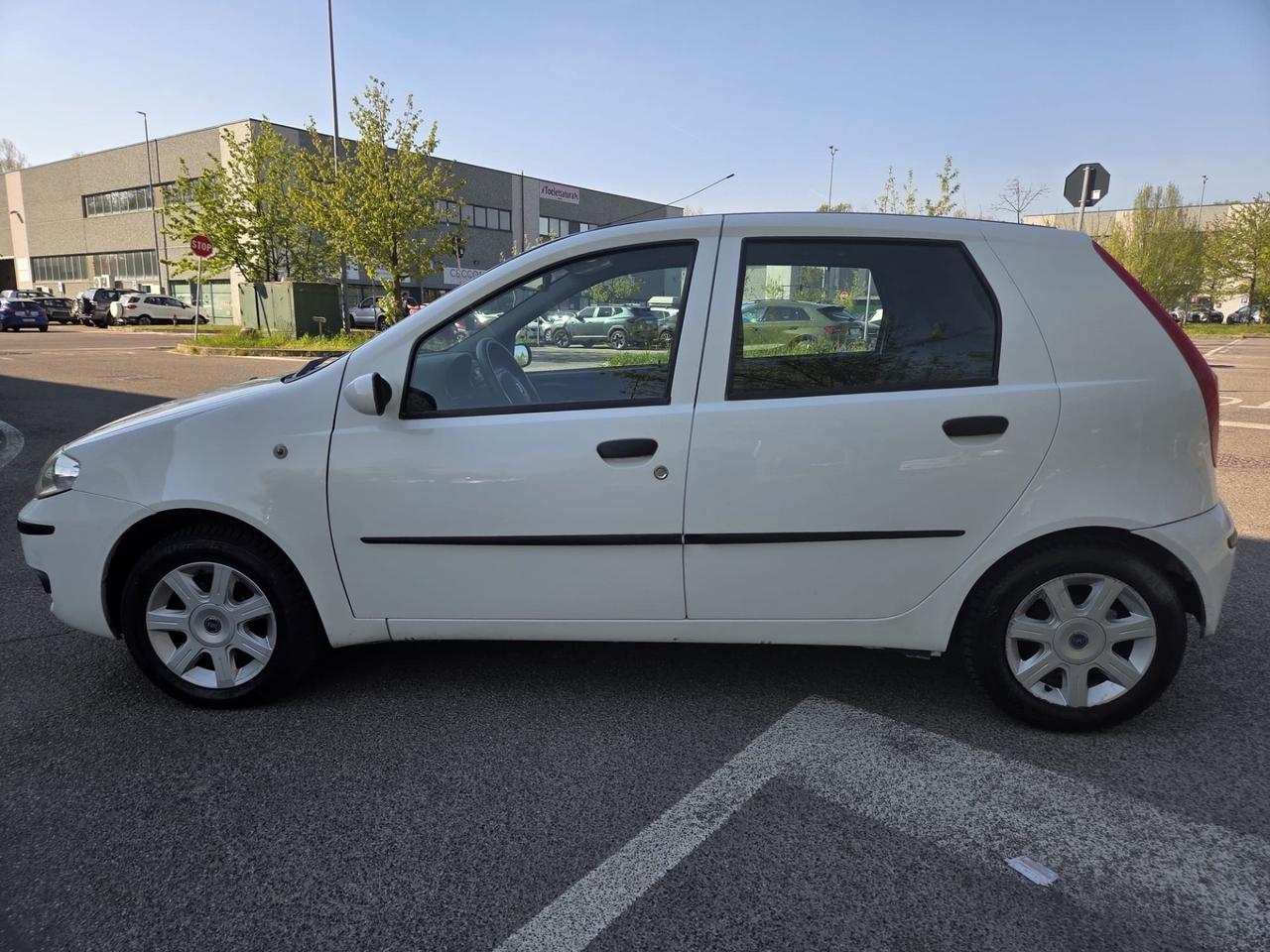 Fiat Punto 1.2 16V 5 porte Emotion* Neo patentati *