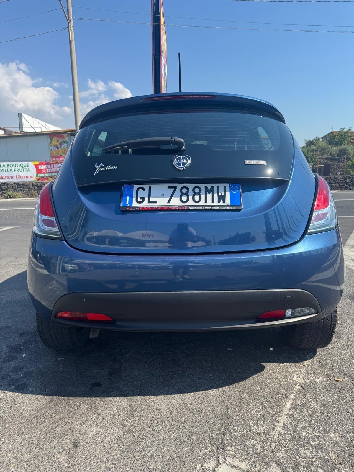 Lancia Ypsilon 1.0 FireFly 5 porte S&S Hybrid Alberta Ferretti