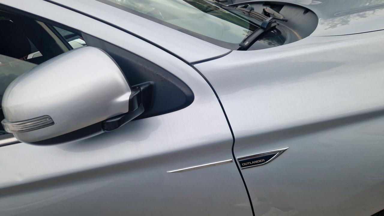 Mitsubishi Outlander 2.2 DI-D 4x4 full automatico