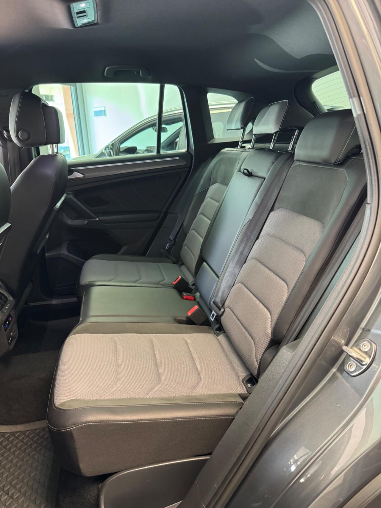 Volkswagen Tiguan 2.0 BiTDI 240 Cv DSG 4MOTION R-Line