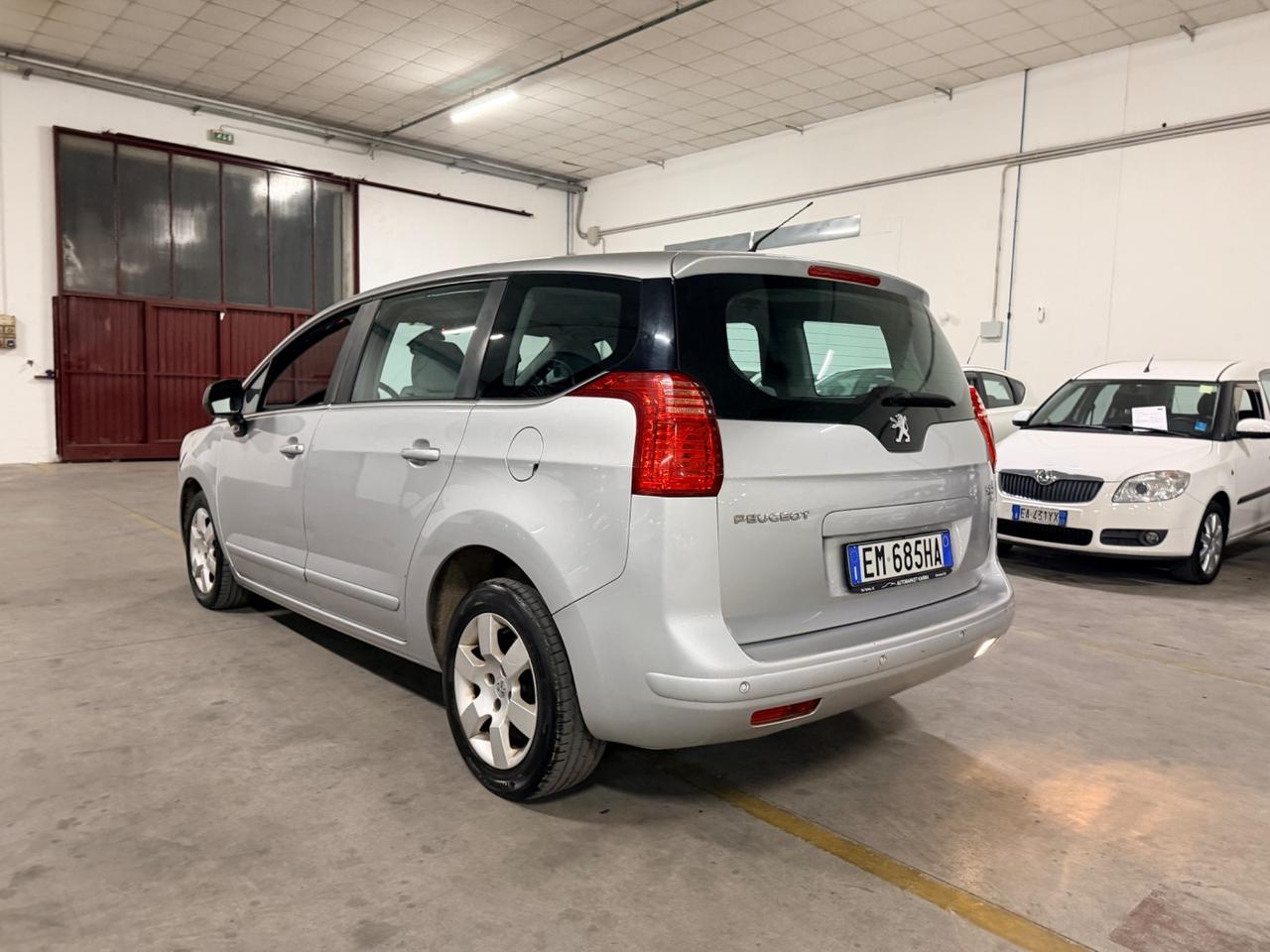 Peugeot 5008 1.6 e-HDi 112CV Stop&Start cambio robotizzato Active