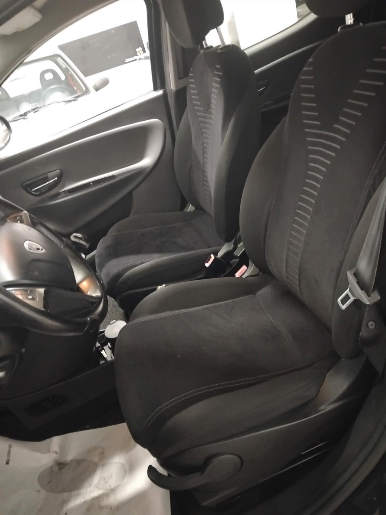 Lancia Ypsilon 0.9 TwinAir 85 CV 5 porte S&S Silver