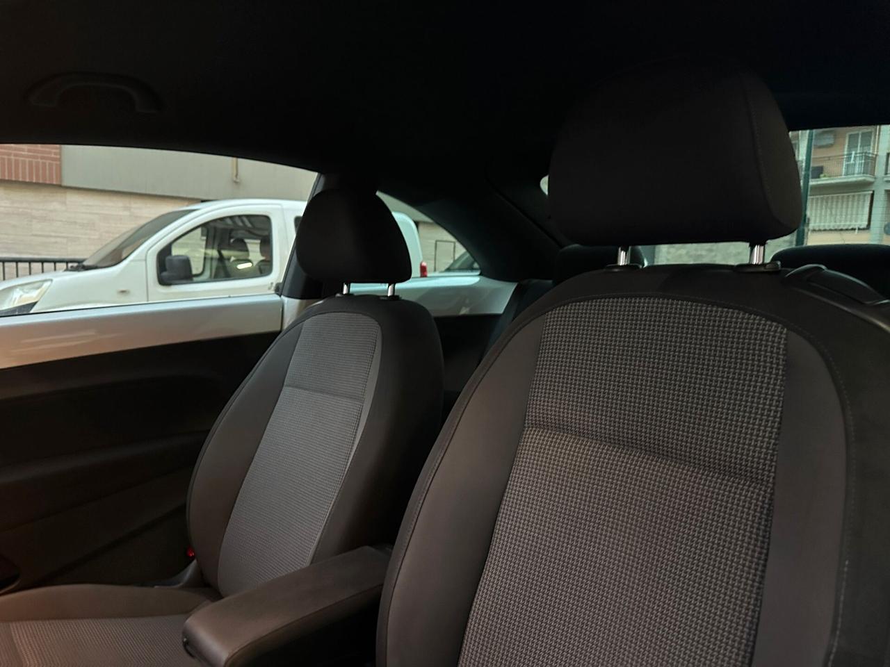 Volkswagen Maggiolino 1.6 TDI Design