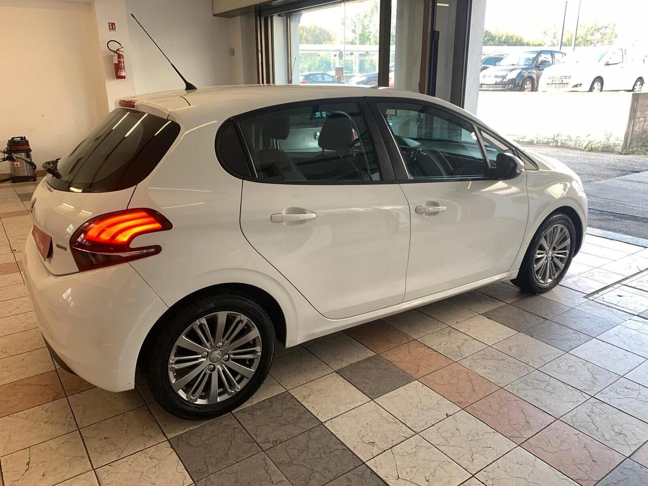 Peugeot 208 PureTech 82 5 porte Allure