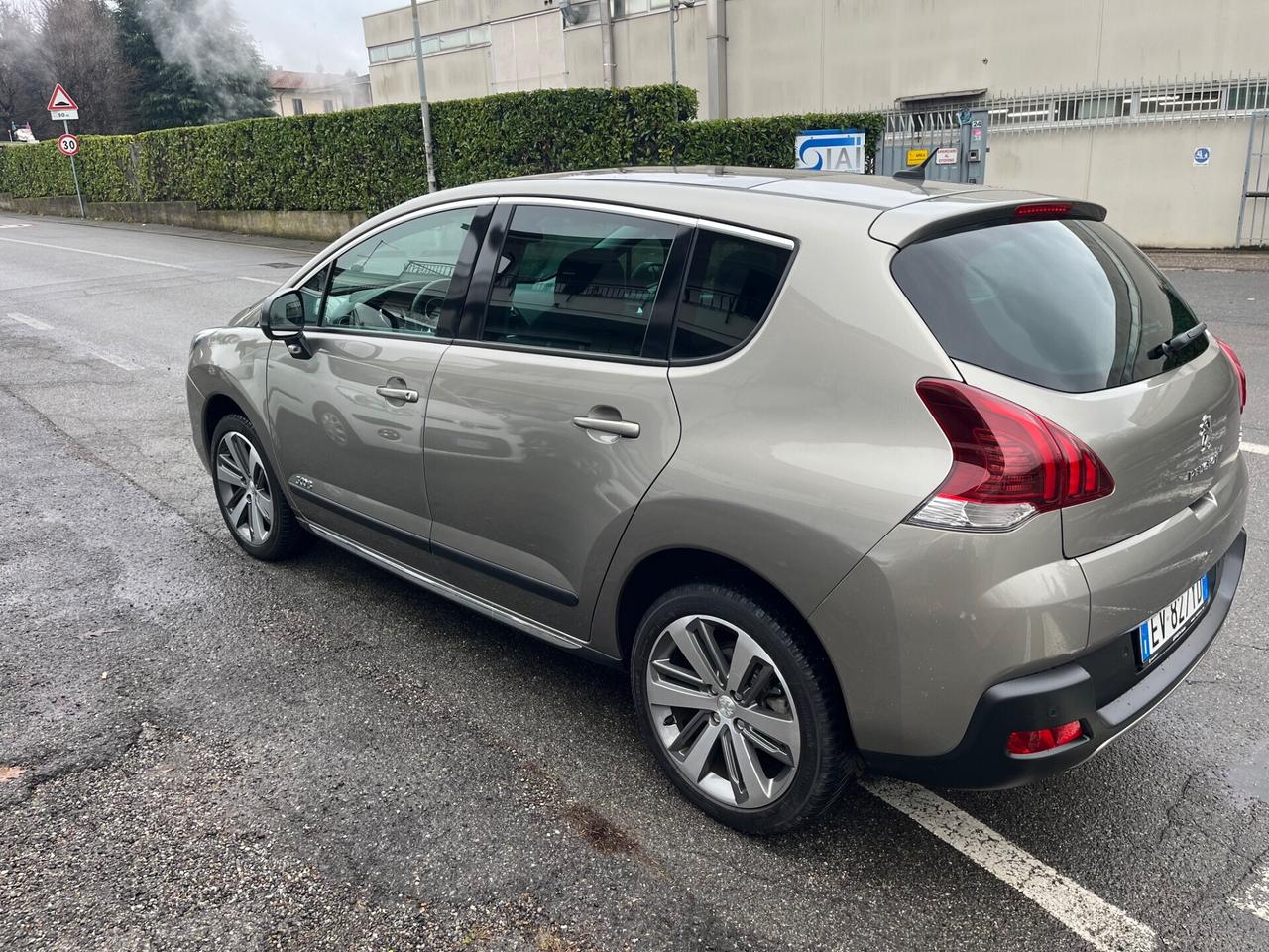 Peugeot 3008 1.6 HDi 115CV Allure