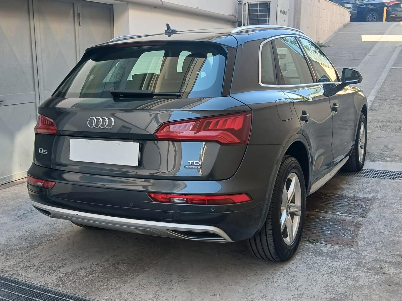 Audi Q5 2.0 TDI quattro S tronic Business Sport